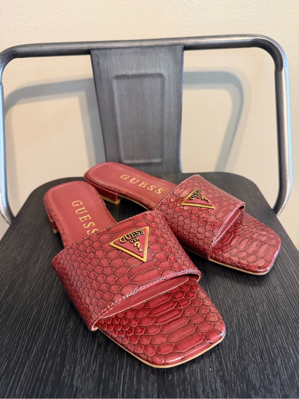 Guess Burgundy Red Croc Embossed Logo Slide Sandals Size 8